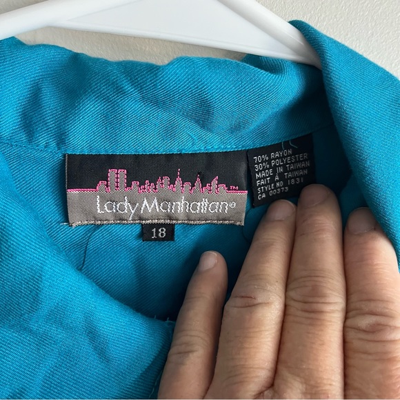 3/$40 Vintage size 18 Lady Manhattan Button Down Blouse - Picture 7 of 7